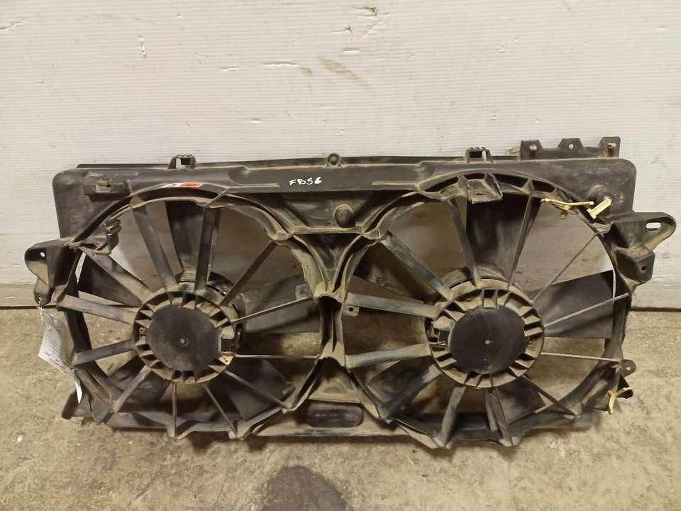 Conjunto de ventilador del motor del ventilador del radiador de 2010 Ford F150 12123726 Foto 3 de 4