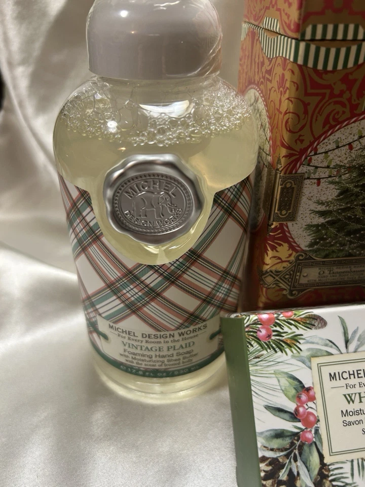Lote de loción y jabón espumoso de Navidad Michel Design Works + jabón en barra extra Foto 3 de 4