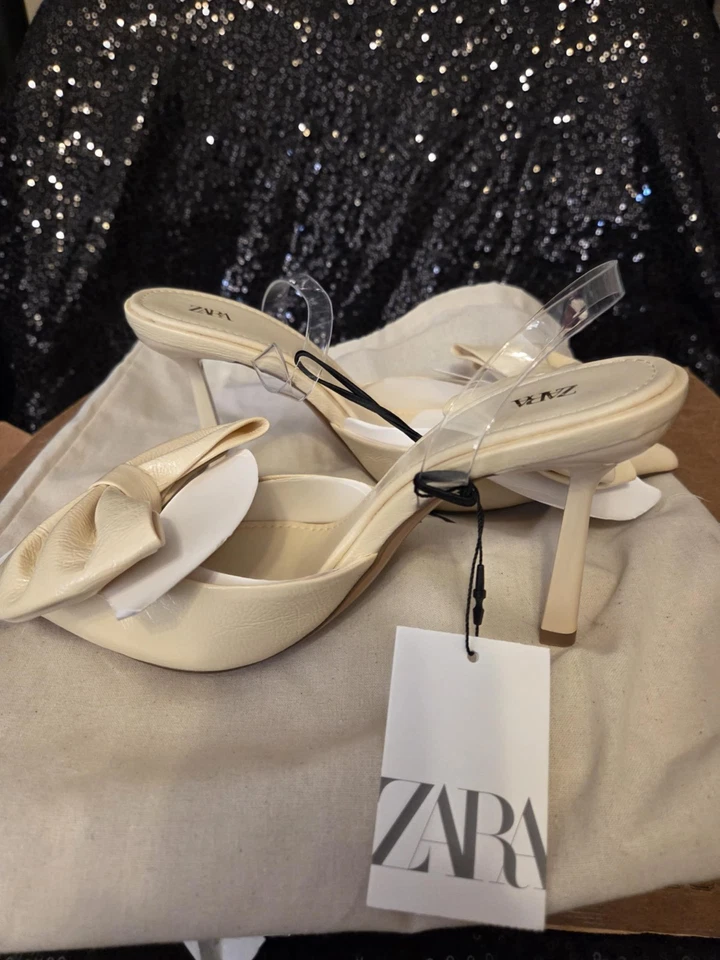 NUEVO Zara Crema Arco Punta Mules Talla 37 EE. UU. 6.5/7 con BOLSO CAJA BROCHE DORADO Crema Foto 4 de 4