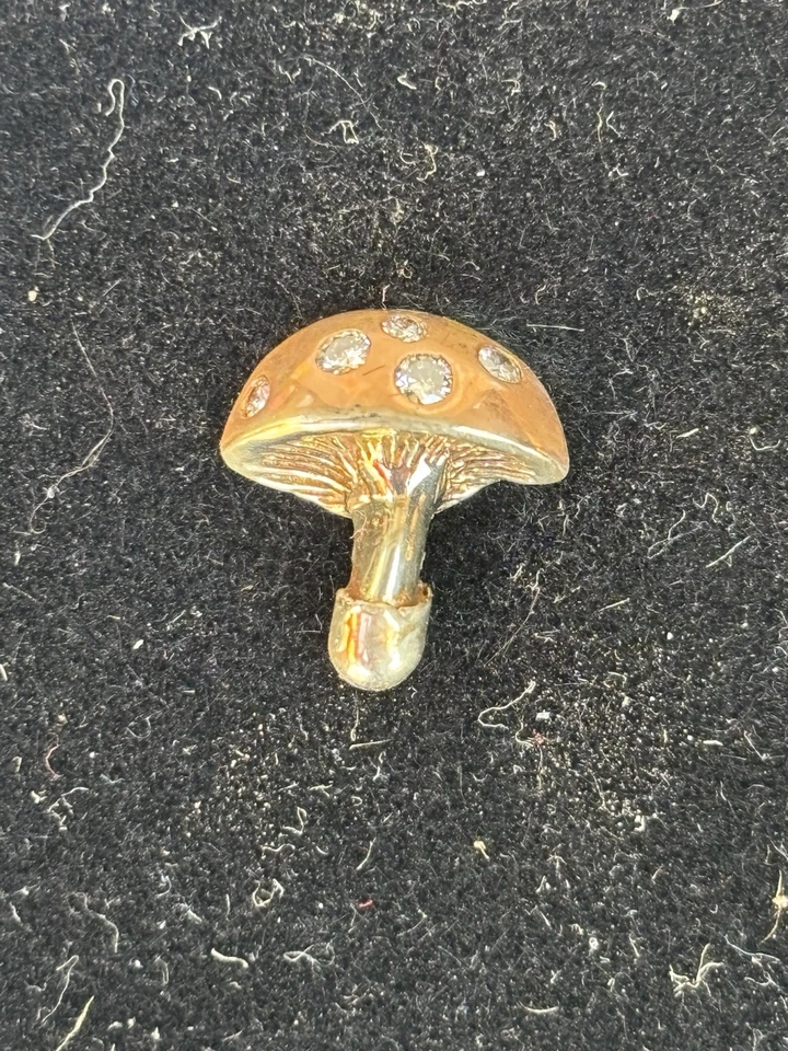 Gold Pin With 5 Diamonds - Image 2 of 4