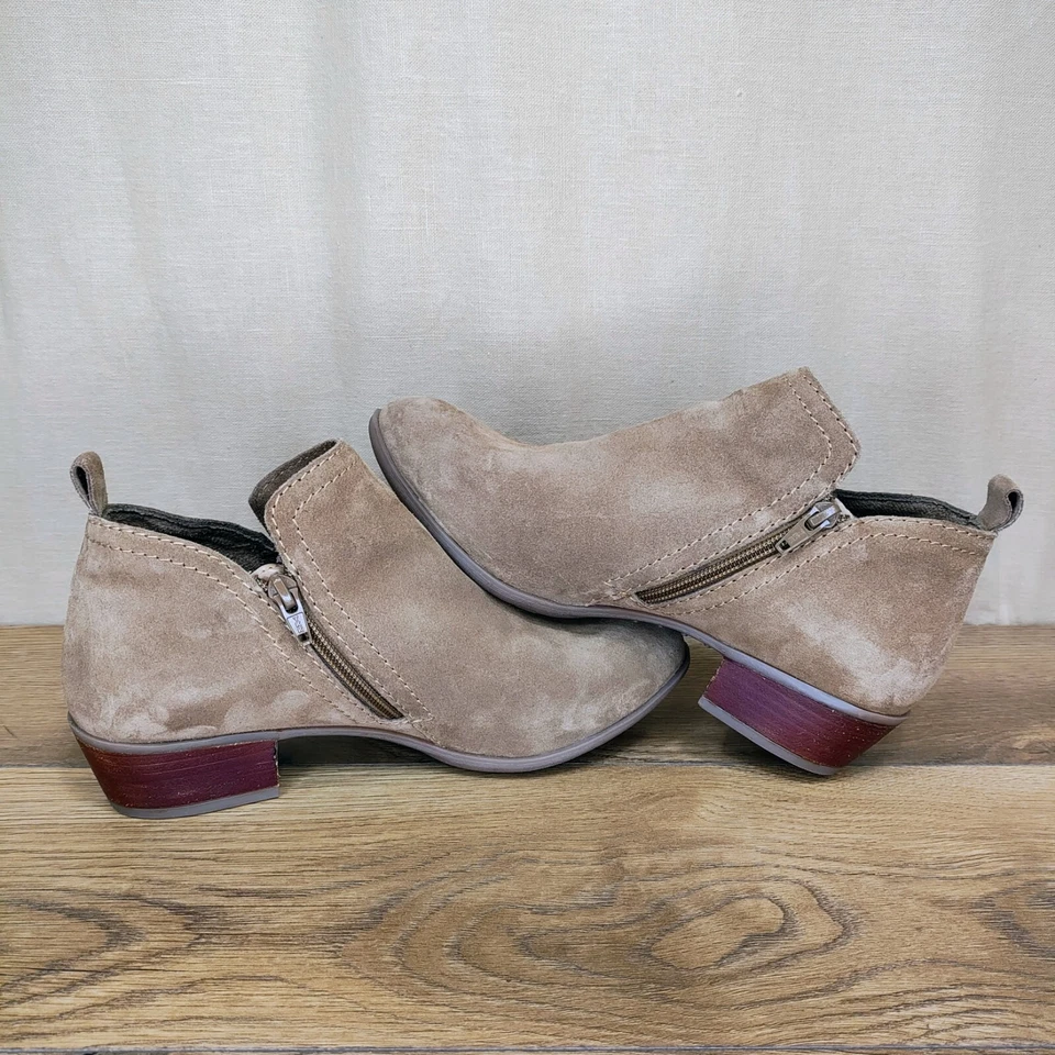 DIBA Women's Layla Suede Bootie Taupe Tan Low Heel sz 8.5 WIDE Ankle Boots CUTE! - Image 2 of 4