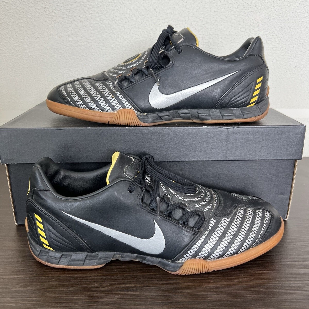 2008 Nike Total 90 Shoot II IC Black Yellow 318884-007 Men's Size