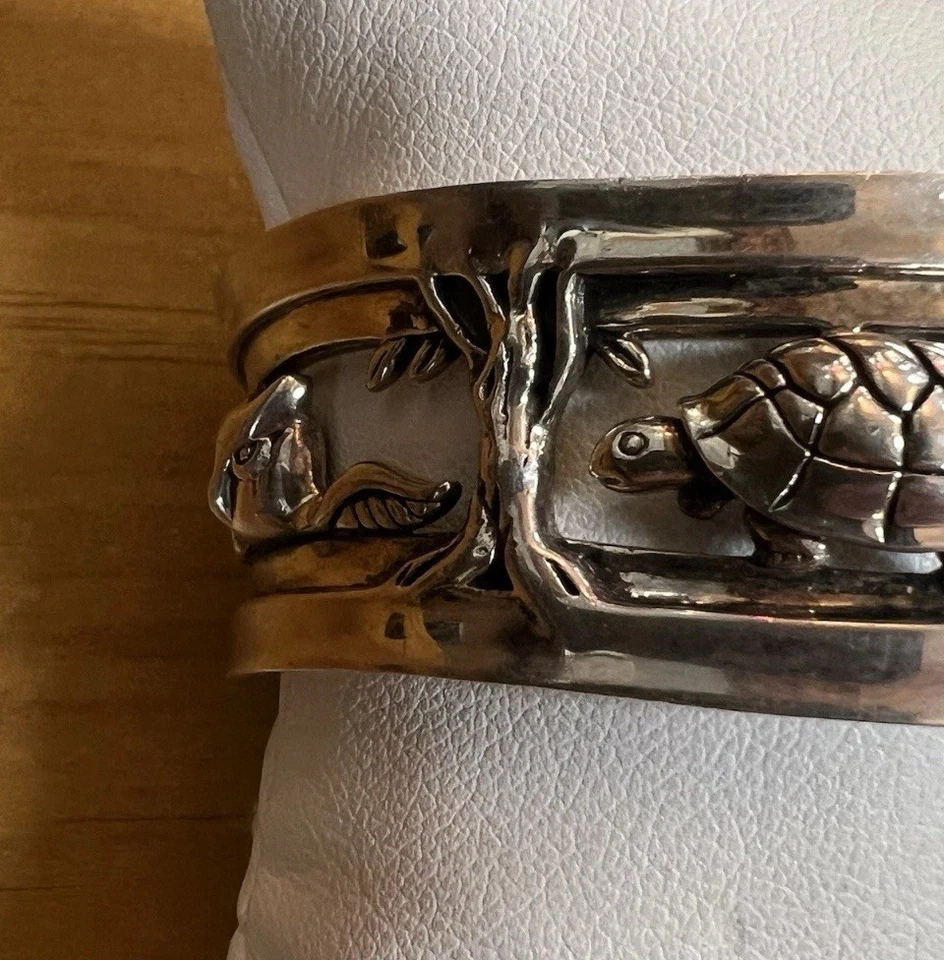 Barry Kieselstein-Cord Sterling Silver “Tortoise and Hare” cuff bracelet - Image 3 of 4