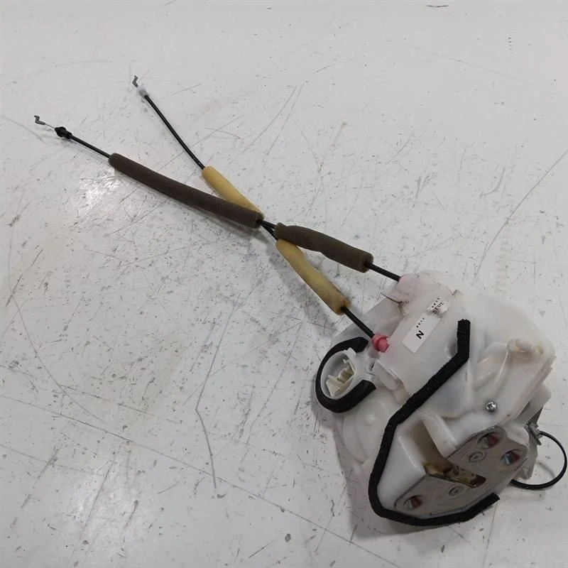 Cerradura de pestillo de puerta trasera izquierda Mazda CX-3 2016 2017 2018 Foto 2 de 4