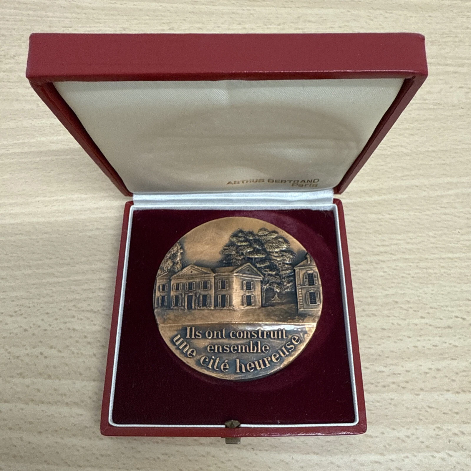 Médaille Ils Ont Construit Ensemble Une Cité Heureuse Ormesson Sur Marne
