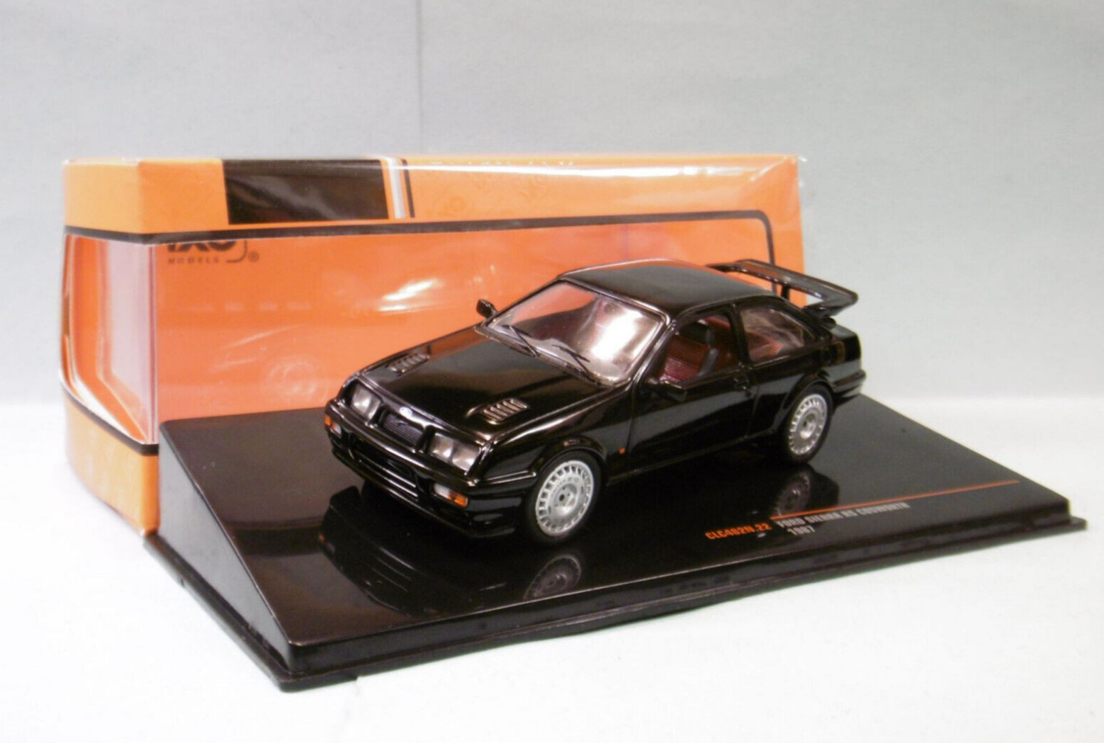 Ford Sierra RS Cosworth 1987 noire, miniature Ixo 1/43 pour décoration de bureau vintage