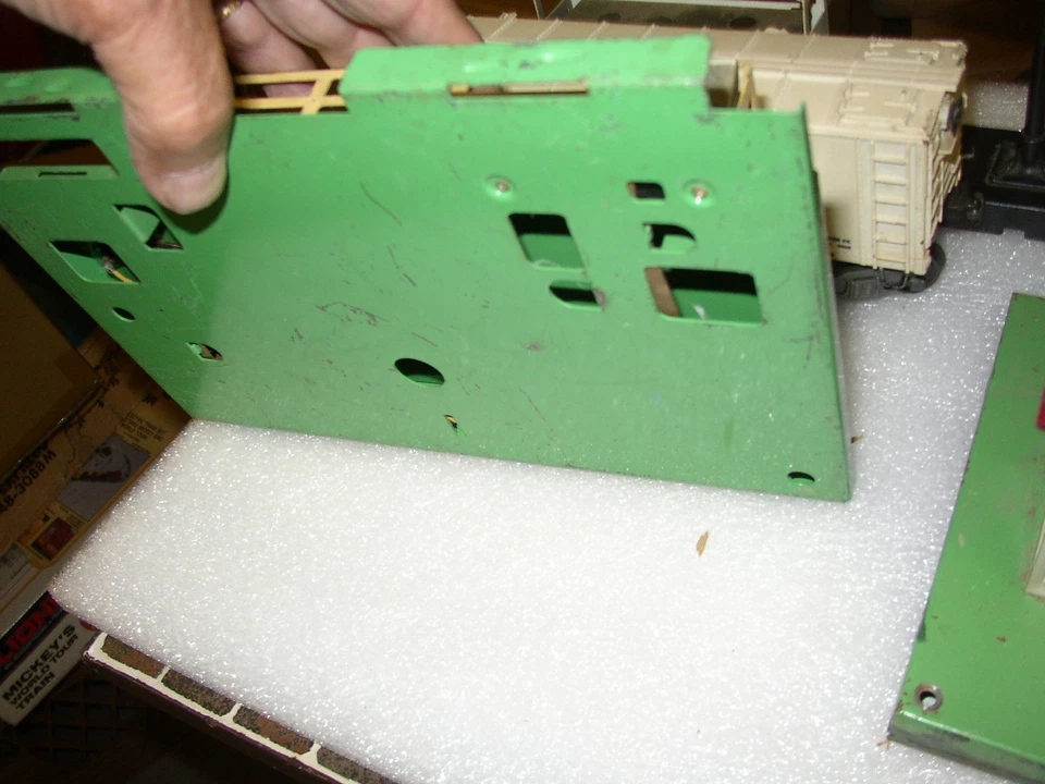 Lionel 394 Beacon 145 gatehouse 3646 Stockyard 3642 Automatic Milk 140 Signal - Image 3 of 4