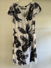 Old Navy Women’s Medium Palm Leaf Patterned Dress Short Flutter Sleeve