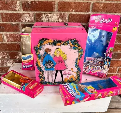 Vintage 1968 Mattel The World of Barbie Doll Pink Trunk Case w/ Empty Doll Boxes