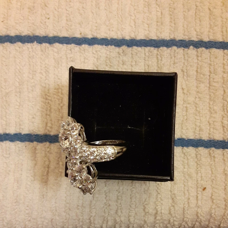 Anillo de by-pass grande de ley talla 6 hecho con circonitas blancas de Swarovski (385) Foto 4 de 4