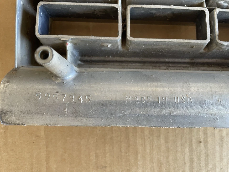 Oldsmobile Starfire 1966 luz trasera carcasa lado izquierdo del conductor Foto 3 de 3