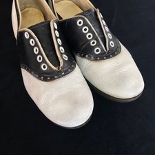 Vintage 1950s black white saddle shoes 8 genuine leather two tone girls teen