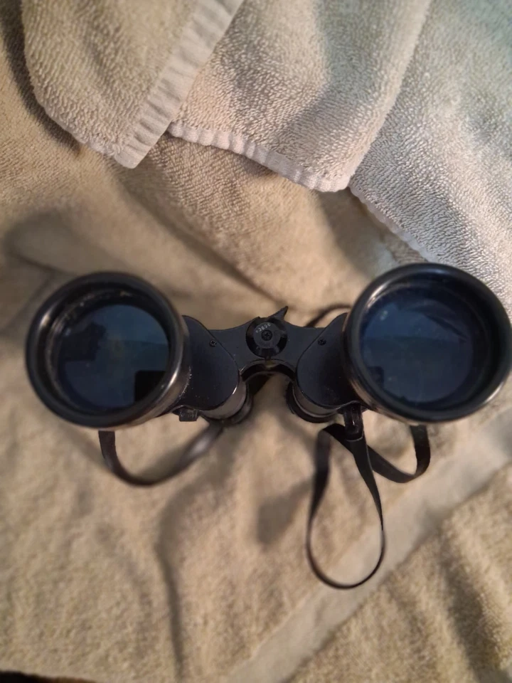 Bushnell PowerView Wide Angle Binoculars Black 10x50 367ft at 1000yds sport - Image 4 of 4