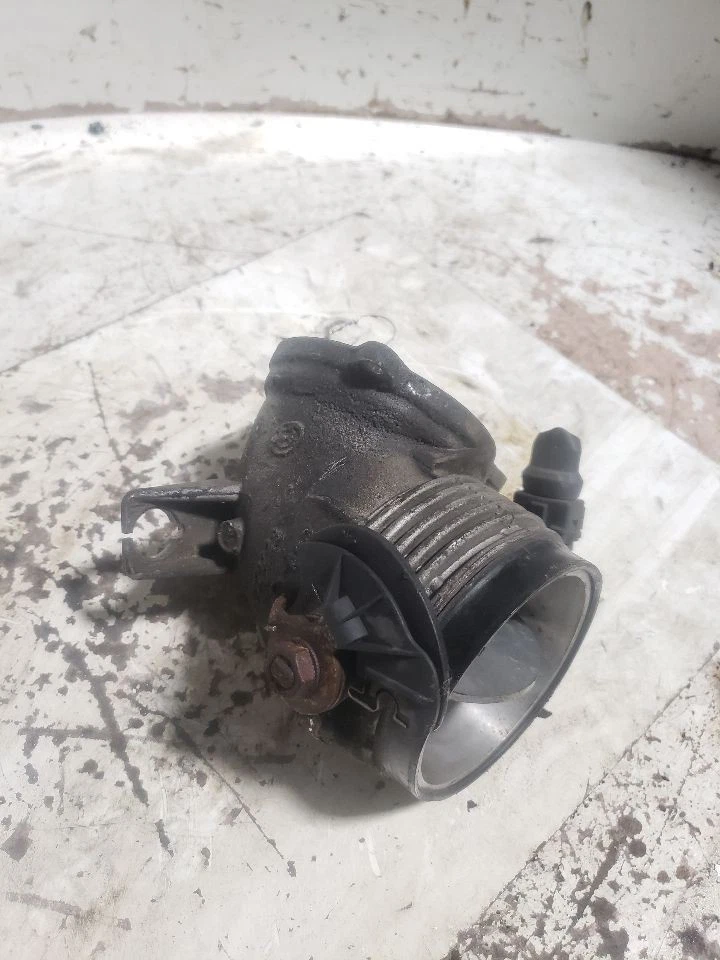 Throttle Body Throttle Body Assembly Fits 93-98 BMW 740i 1326475 - Image 2 of 4