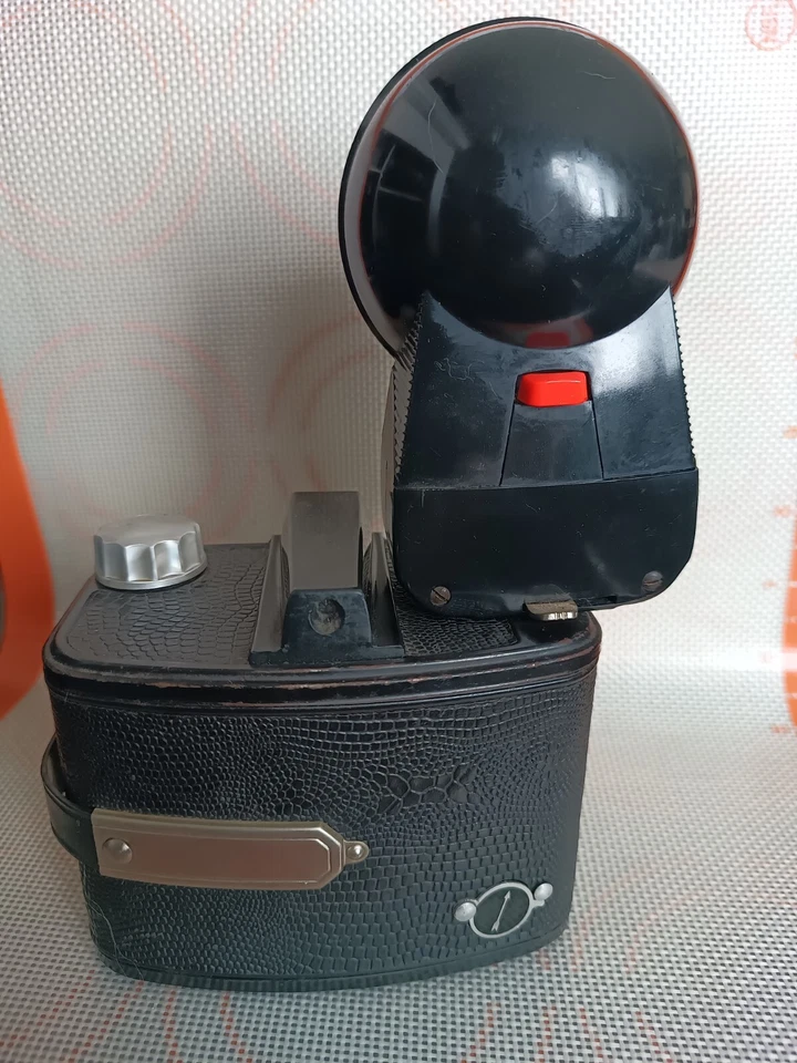 Vintage 1950's AGFA Clack 6X9, 120/220 Roll Film Camera With Flash - Image 4 of 4