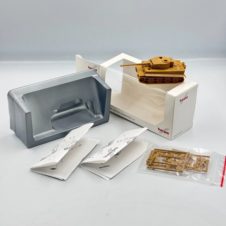 Set of 2 German WWII Tank Kits – Herpa (Tiger I & Königstiger) scale 1/87 (H0) - Image 2 of 4