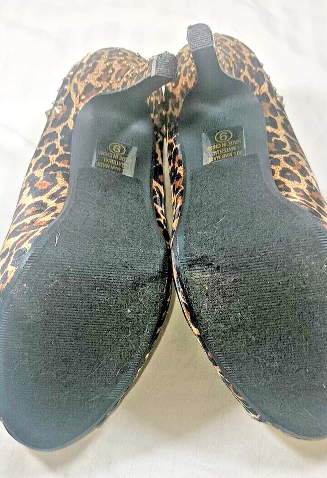 Peep toe leopard stilettos size 9 sexy date night studded animal print - Image 4 of 4