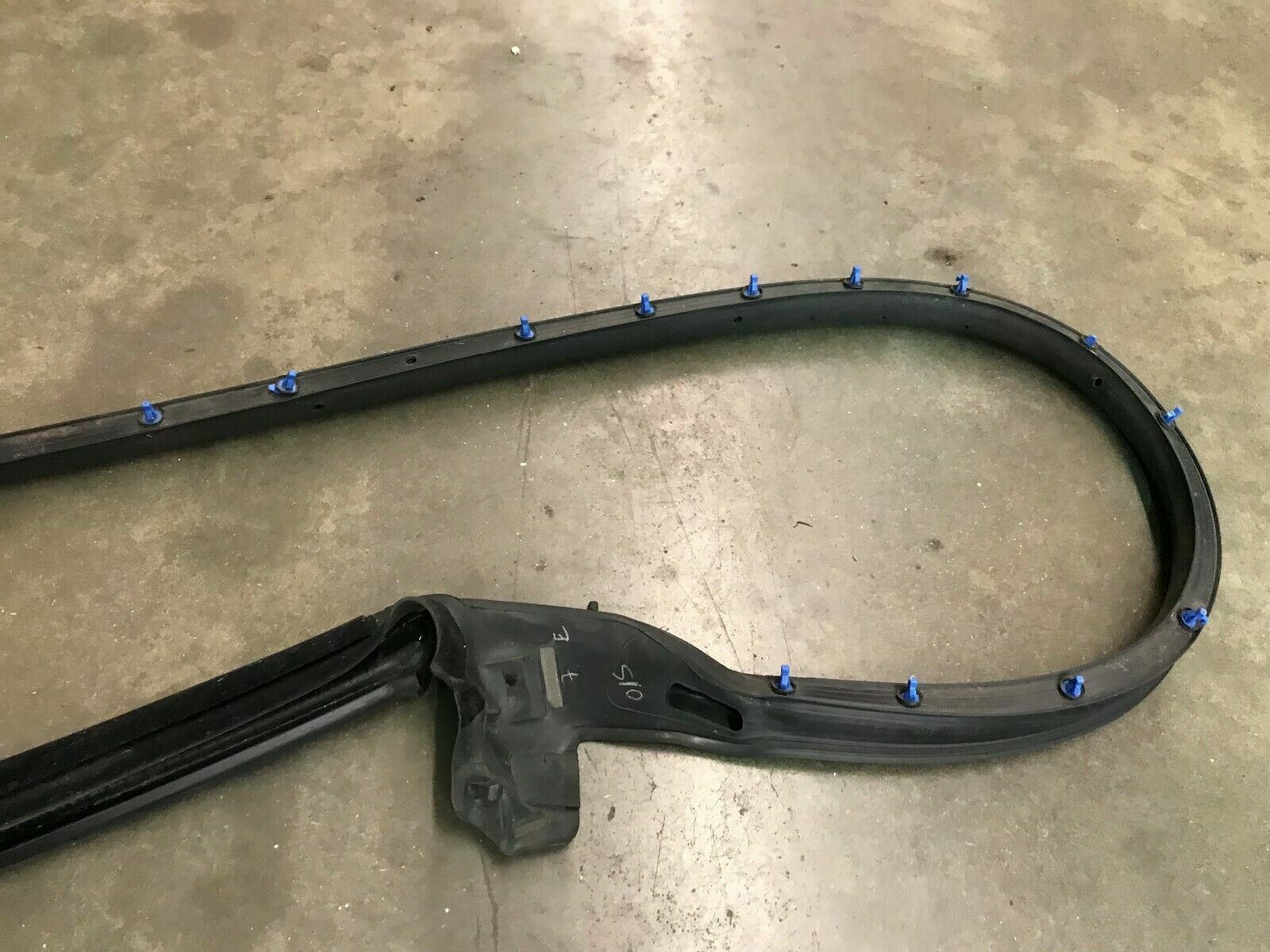 LAMBORGHINI GALLARDO COUPE DRIVER LEFT DOOR RUBBER SEAL GASKET OEM 400837911