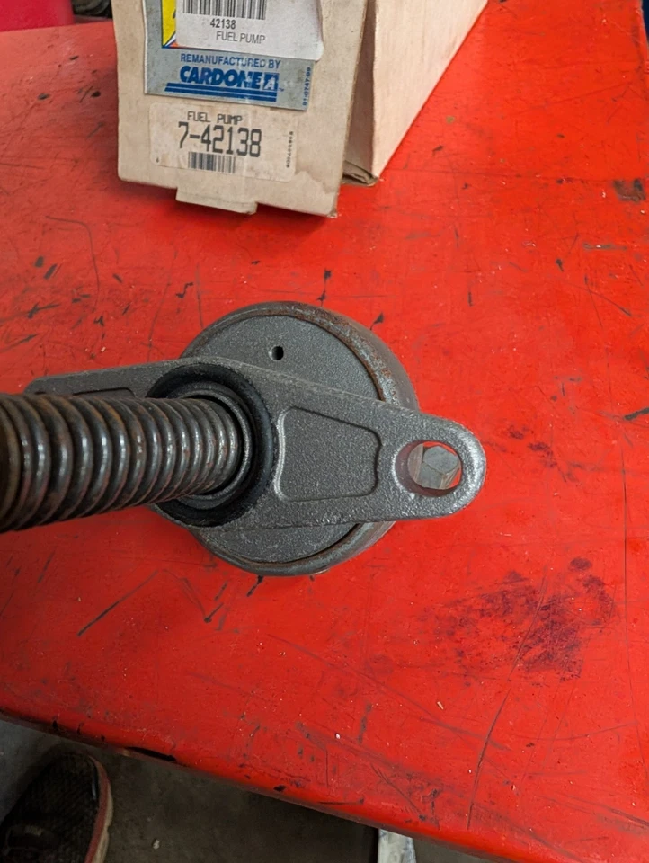 Bomba de combustible mecánica CARDONE 42138, NUEVA  Foto 2 de 4