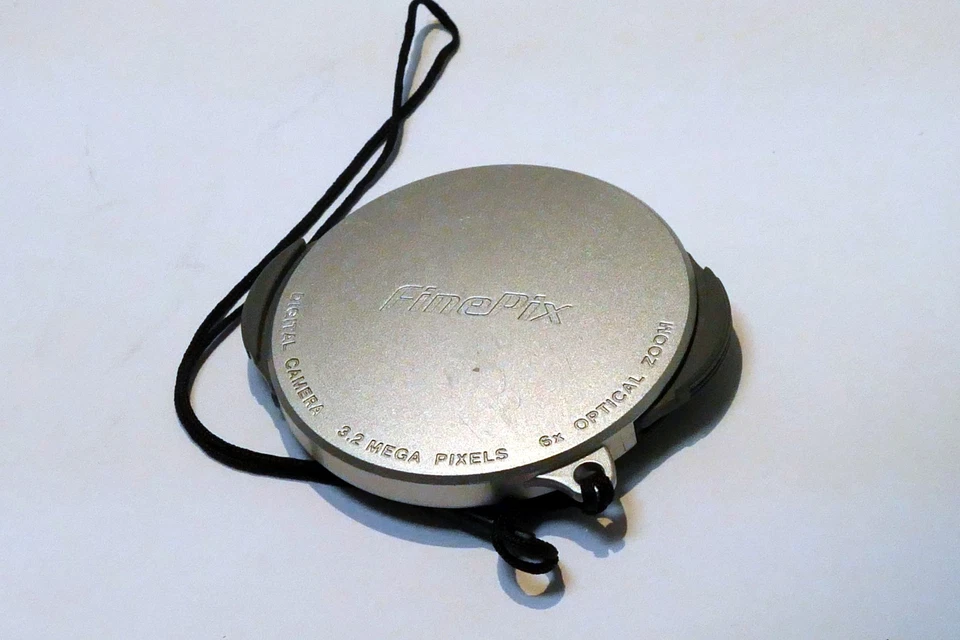 32mm Front Lens Cap with keeper string for Fuji Finepix 3800 3.2 Megapixel Digit - Image 2 of 4