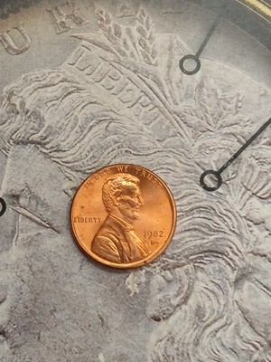 1982 D small date zinc Lincoln Penny Nice looking coin  T-311