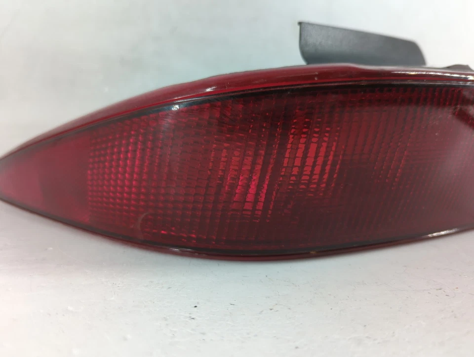 Оригинальный правосторонний задний фонарь для пассажира Buick Skylark 1996 VH0EV - Изображение 3 из 4