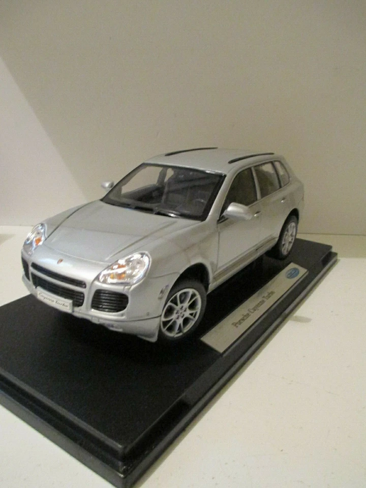 PORSCHE CAYENNE TURBO Gris Silver Grey par WELLY 2529W au 1/18 NEUF BOITE - Photo 2/4