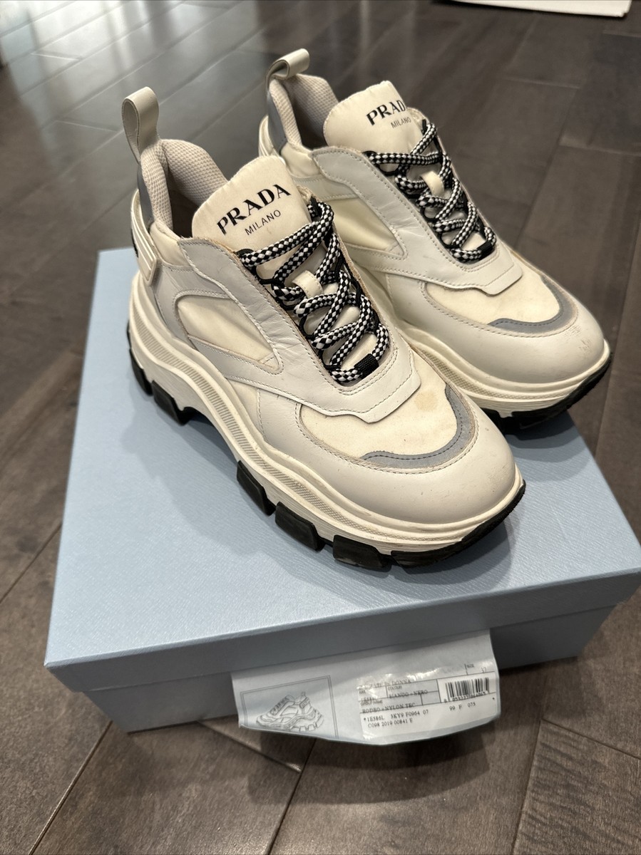 PRADA ホワイト スニーカー　ペガサス ブランド買取強化中】PRADAよりスニーカー ペガサスを買取入荷