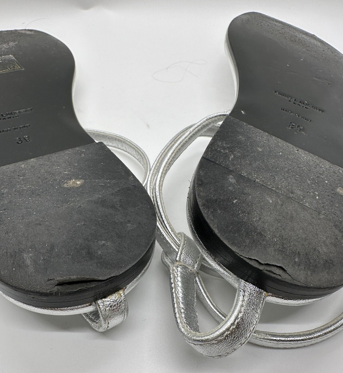 YSL サンダル シルバー ロゴ Saint Laurent YSL Logo Cassandra Silver Slingback Thong