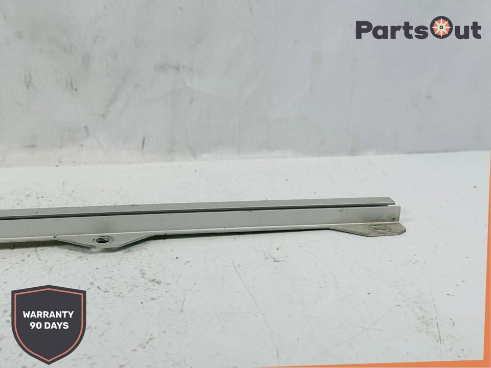 Mazda 5 Sport 2012 lado del pasajero trasero derecho puerta corredera riel guía central OEM Foto 2 de 4