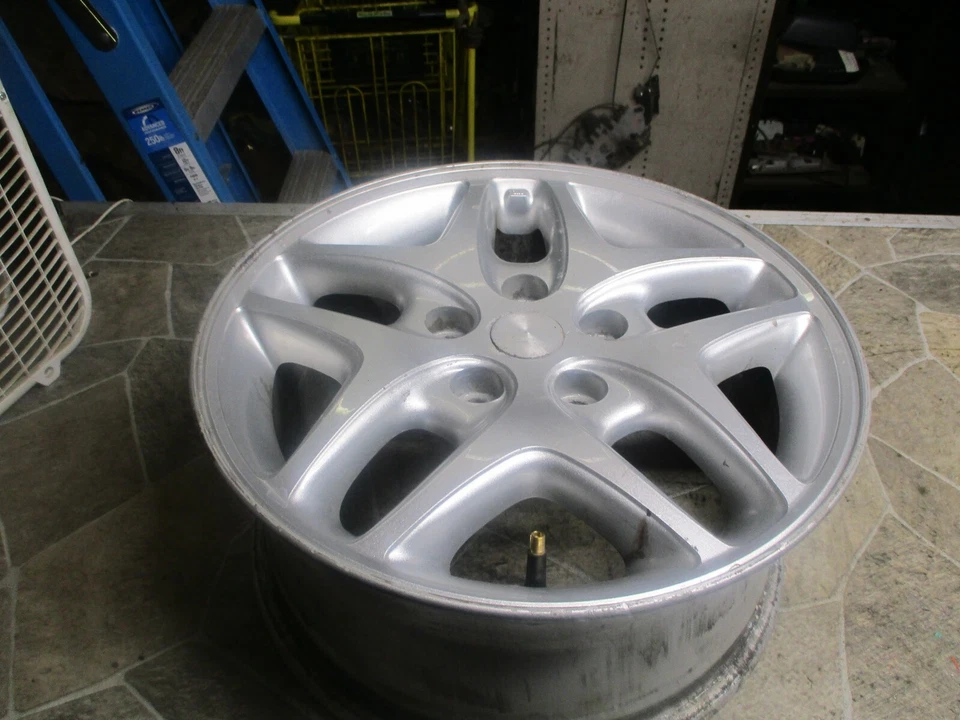 Llanta Dodge Intrepid 2001-2004 stock de fábrica 16x7 5 orejetas 4-1/2" OEM 10 radios Foto 4 de 4