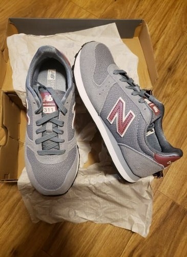New Balance Women's 311v1 Sneaker, Size 