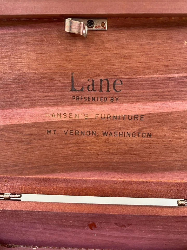 MUESTRA DE VENDEDOR DE CARRIL MINIATURA COFRE DE CEDRO MUEBLES DE HANSEN MT VERNON WA Foto 2 de 4