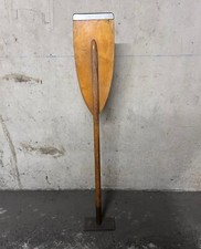 Pagaie en bois Vintage sur son socle