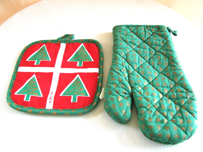 JFS 2pc Christmas holiday multicolor kitchen oven mitt & potholder set