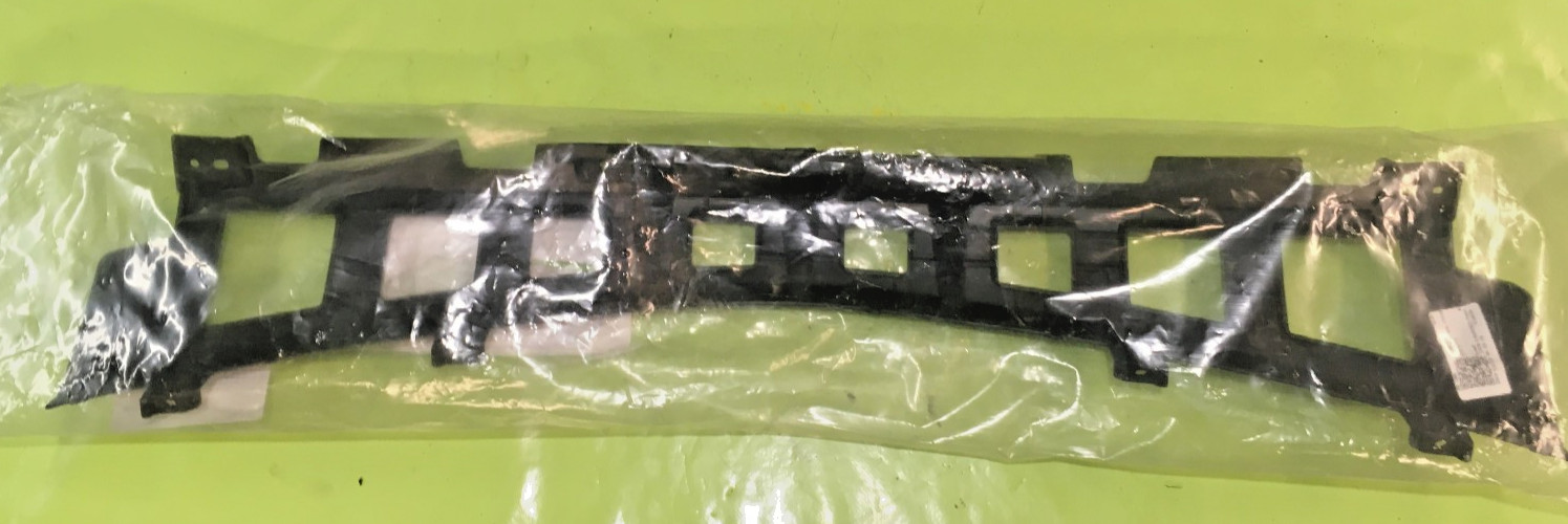 Renfort de grille de pare-choc avant pour Hyundai i30 référence oem 86580 2R500 en ABS noir
