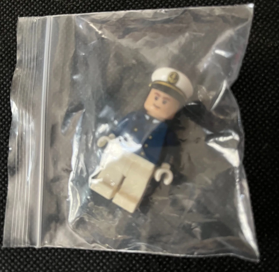 LEGO mini figure Navy Captain Minifigure - Image 3 of 3
