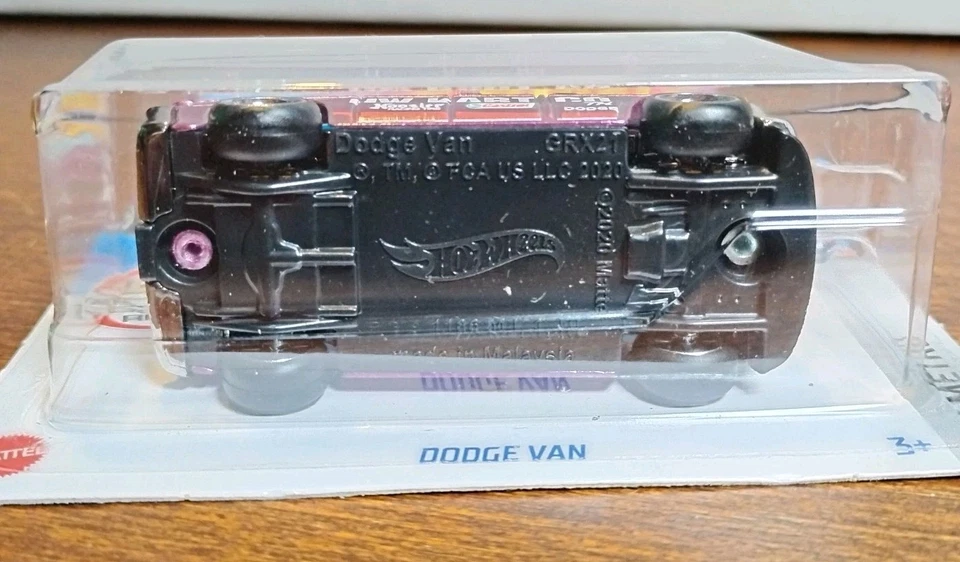 Hot Wheels Dodge Van HW Metro Super Treasure Hunt STH roxo - Imagem 4 de 4