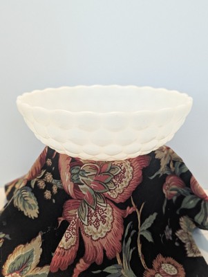 Vtg Anchor Hocking Bubble Milk Glass Serving Bowl Scallop Rim Traditional 