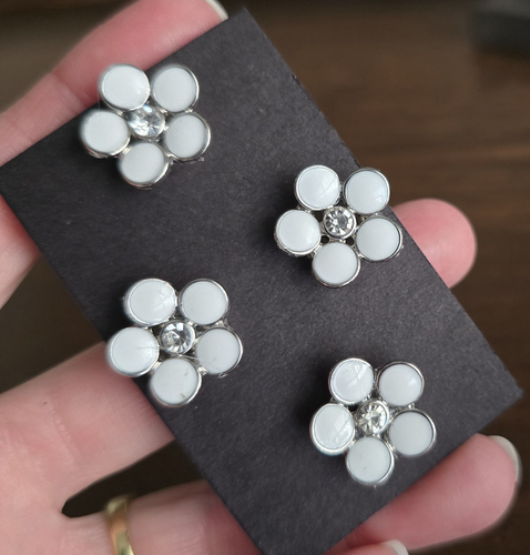 White flower Magnetic Pins . Pageant, Equestrian, Clothing dress magnetic pins - Picture 4 of 6