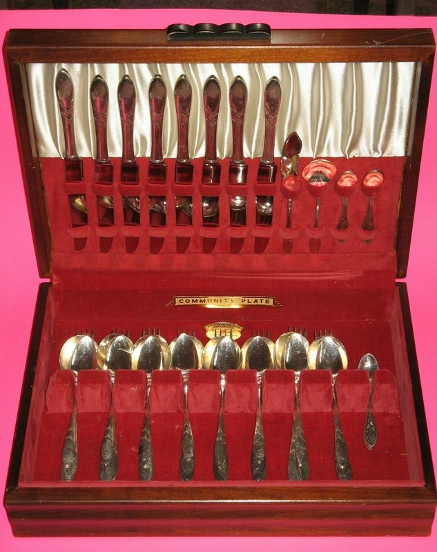 1910-1942 Oneida 34 Pc. Community Silver Plate Flatware w/Case + 8 mini Spoons