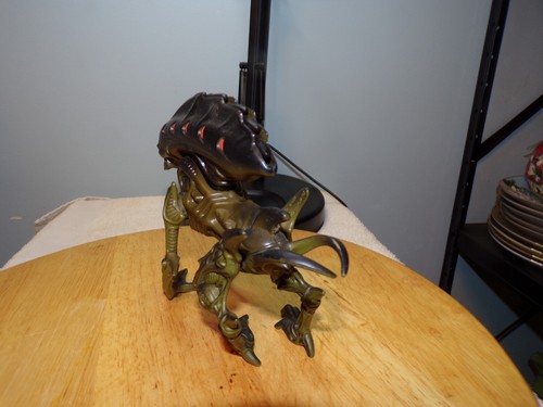Lot of 6 Predator Action Figures plus Wild Boar Alien with Attack Spikes - Picture 24 of 24