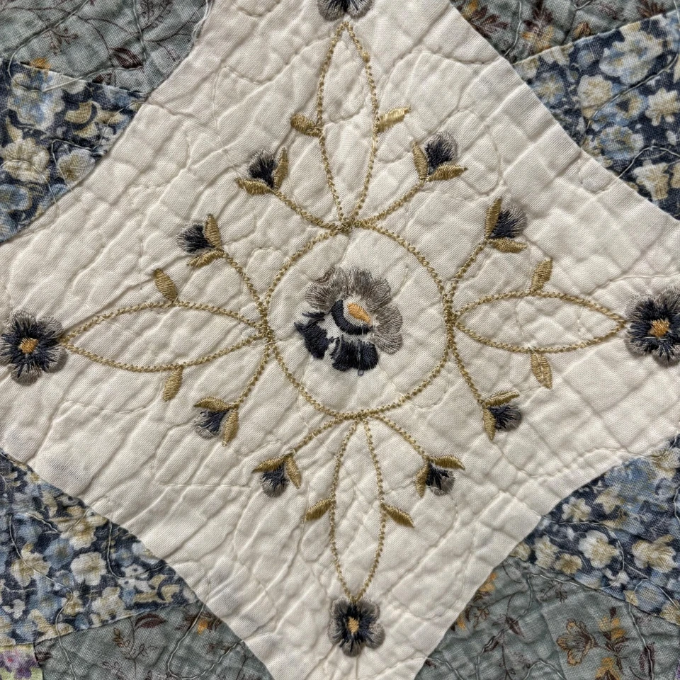 "Colcha acolchada vintage bordada 80x84"" cabaña azul pensamientos cáscara naranja" Foto 3 de 4