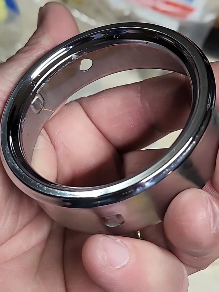 PONTIAC CHIEFTAIN CABEZA INDIA CUERNO BOTÓN TAPA BISEL AÑOS 50 2-13/16" Foto 4 de 4