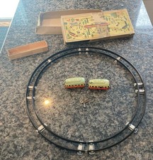 VINTAGE, TIN, CLOCKWORK J. HOEFLER TRAIN TRACK W/TWO 2 CARS IN BOX. C VIDEO