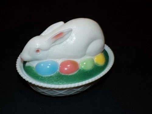 Vintage Westmoreland Oval Painted Milk Glass Nesting Bunny Rabbit Candy Dish