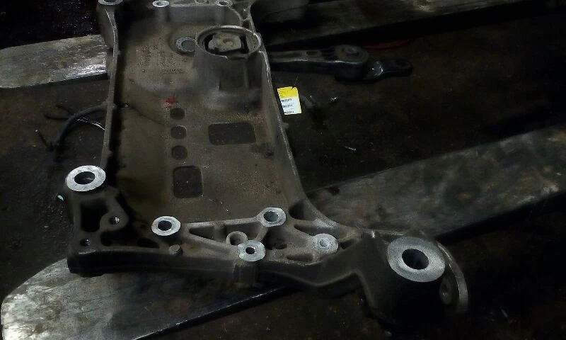 Crossmember/K-Frame delantero tracción delantera compatible con 09-17 TIGUAN 301279 Foto 3 de 4