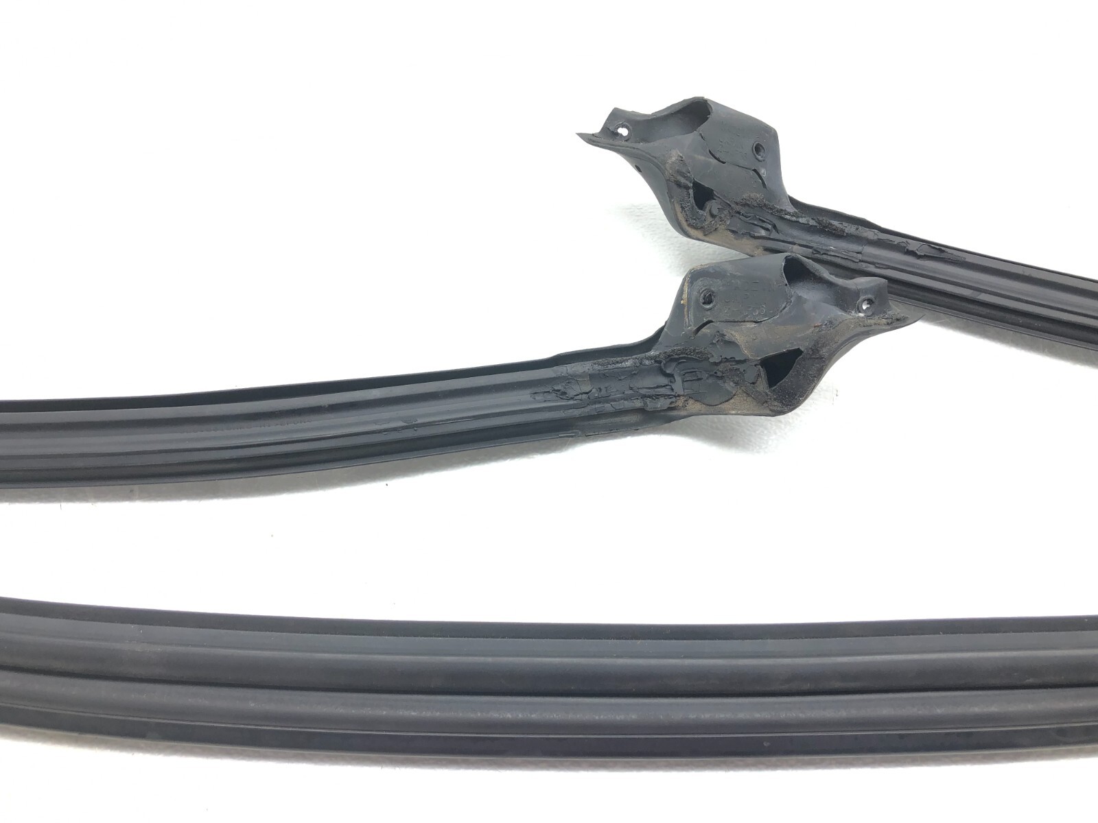 19972004 CORVETTE C5 WINDSHIELD A PILLAR WEATHERSTRIP OEM eBay