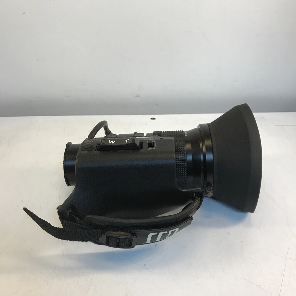 JVC Victor TV Lens UM 1:1.4/7.5-97.5 HZ 713 Zoom [2*G-10.2] untested for parts - Image 2 of 4