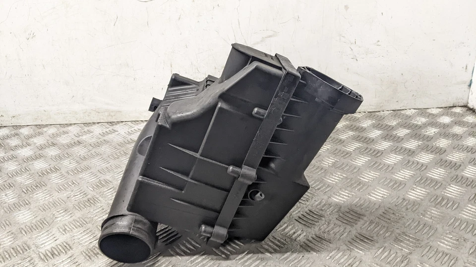 VOLKSWAGEN PASSAT MK5 HIGHLINE TDI 2008 1.9 BXE AIR FILTER BOX 1K0129620 - Image 2 of 4